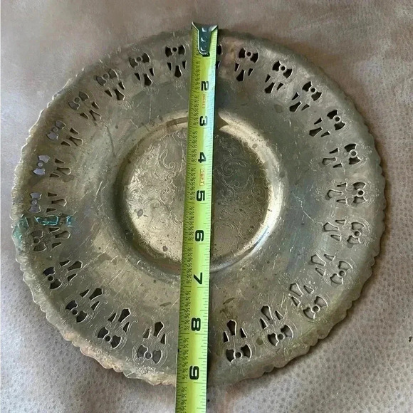 Vintage Brass Plate Decor With Beautiful Engravings Around 9” Around - Picture 6 of 8